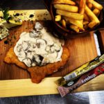 Jägerschnitzel mit Pommes